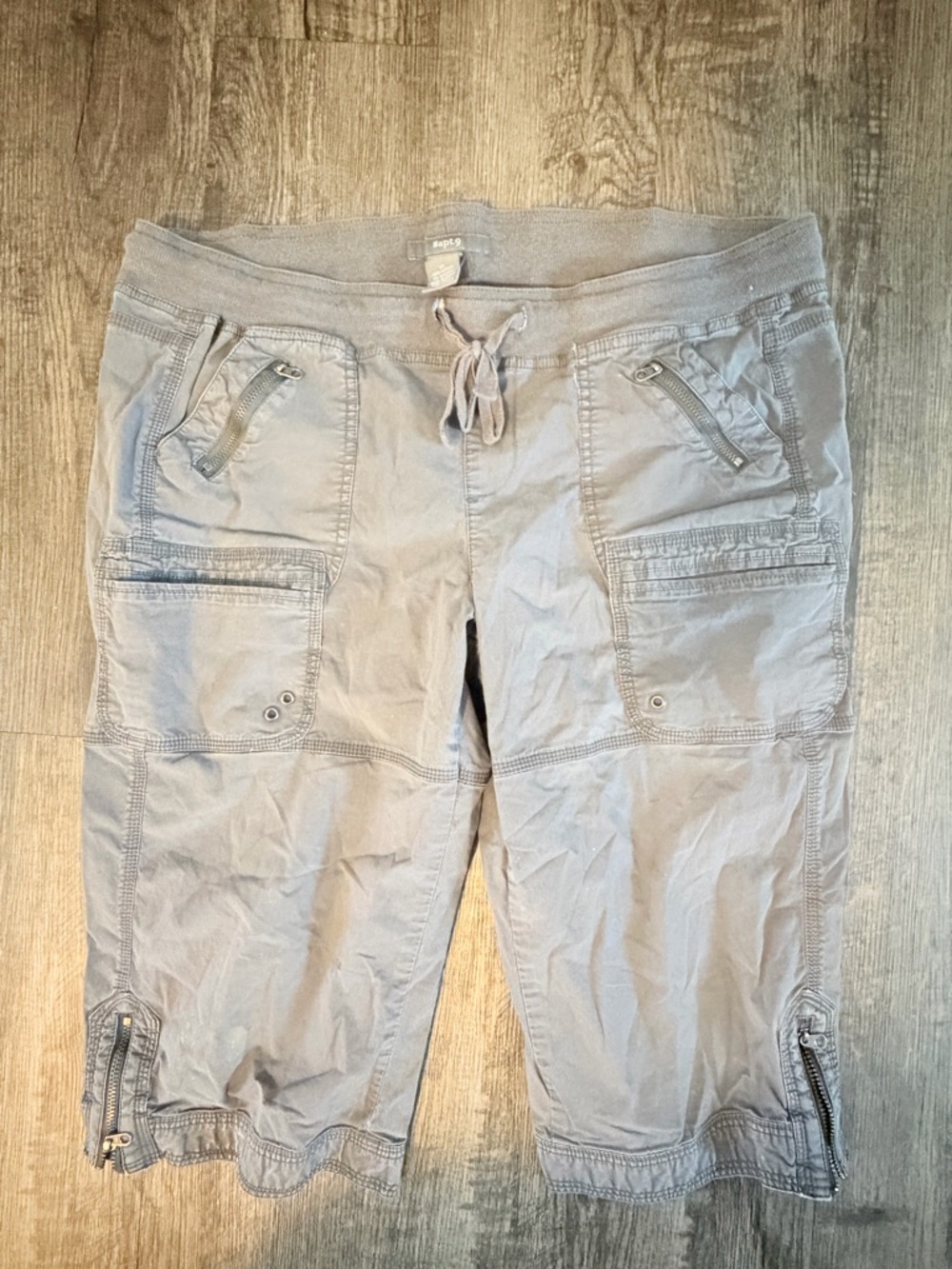 Apt. 9 Light Gray Stretch Capri Pants